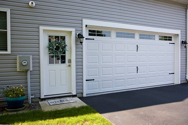 24/7 Emergency Garage Door Panel Replacement experts in St. Francis, KS